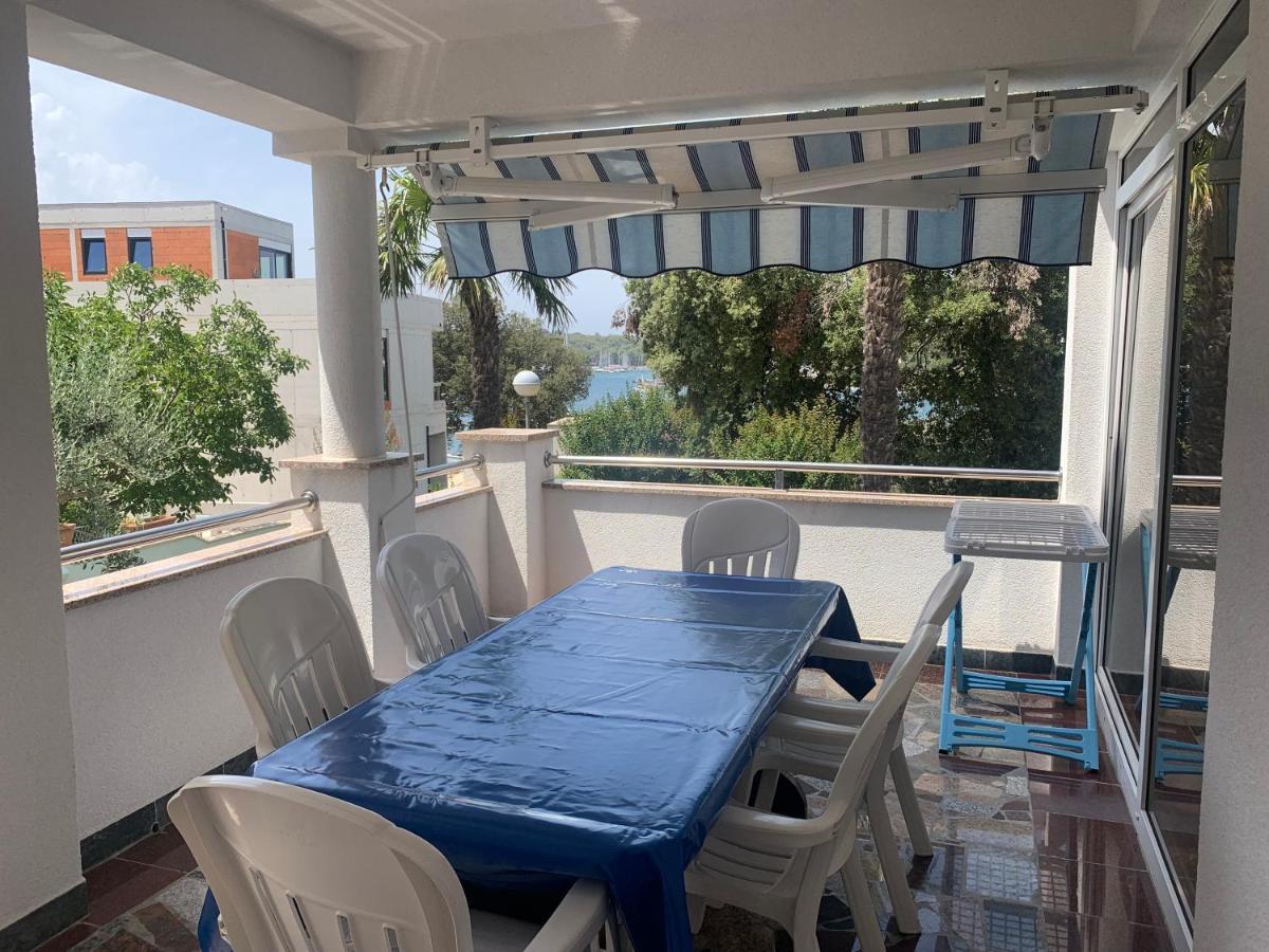 Apartmani Auer Pjescana Uvala Esterno foto