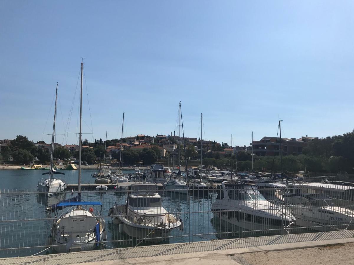 Apartmani Auer Pjescana Uvala Esterno foto