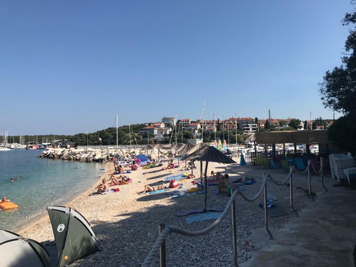 Apartmani Auer Pjescana Uvala Esterno foto